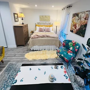 Eleni's Charming Apartment