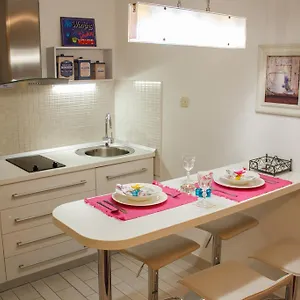Romance Apartment Split